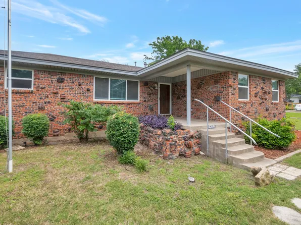 6300 Big Bend Trl, Lake Worth, TX 76135