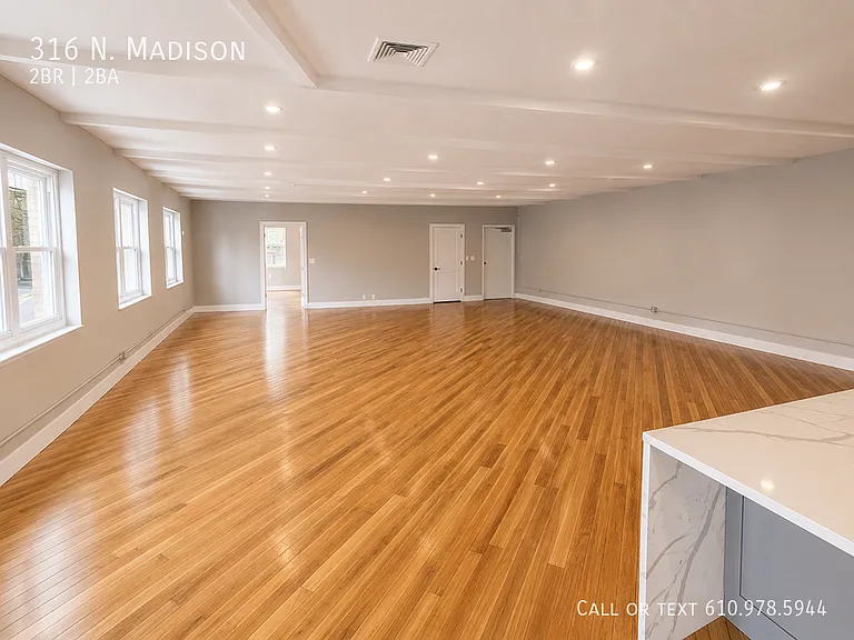 316 N Madison St — Photo 10