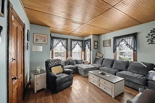 2 bed, 900 sqft, $2,400 — Photo 3