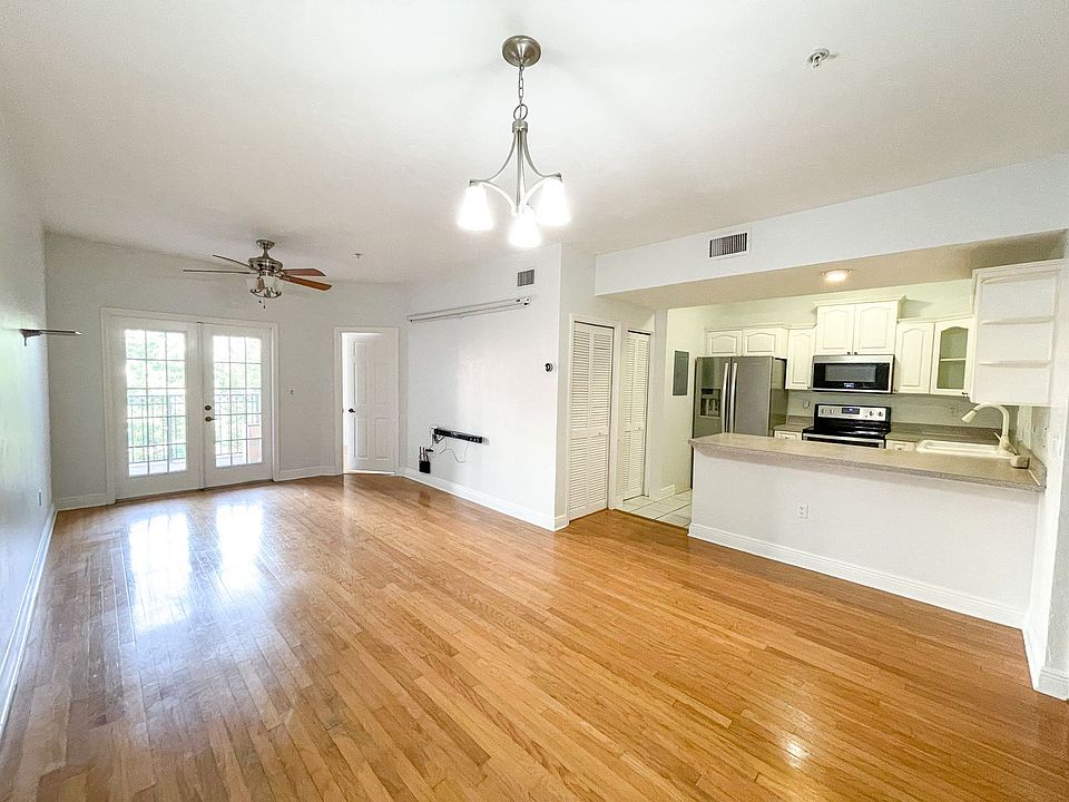 1st image of 201 SE 2nd Ave Suite 304