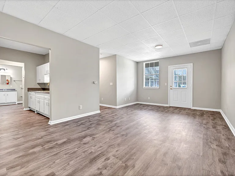 Elm Creek Apartments — Photo 9