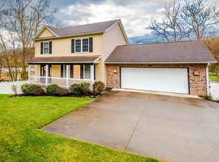 103 Village Crest Dr, Morgantown, WV 26508