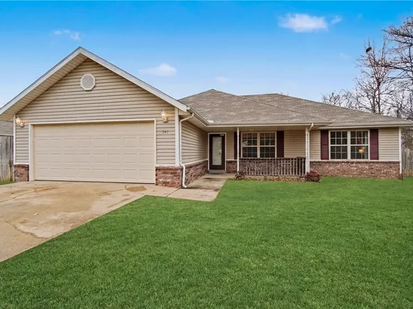 340 W Circle Dr, Fayetteville, AR 72701