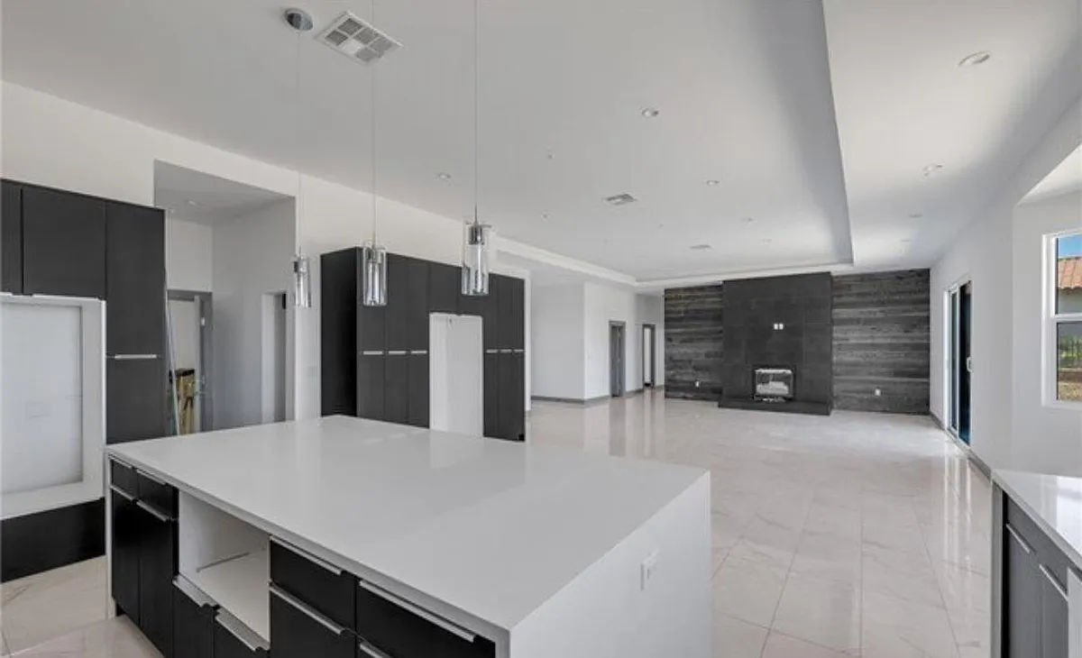 Building Photo - Manzanita Dr