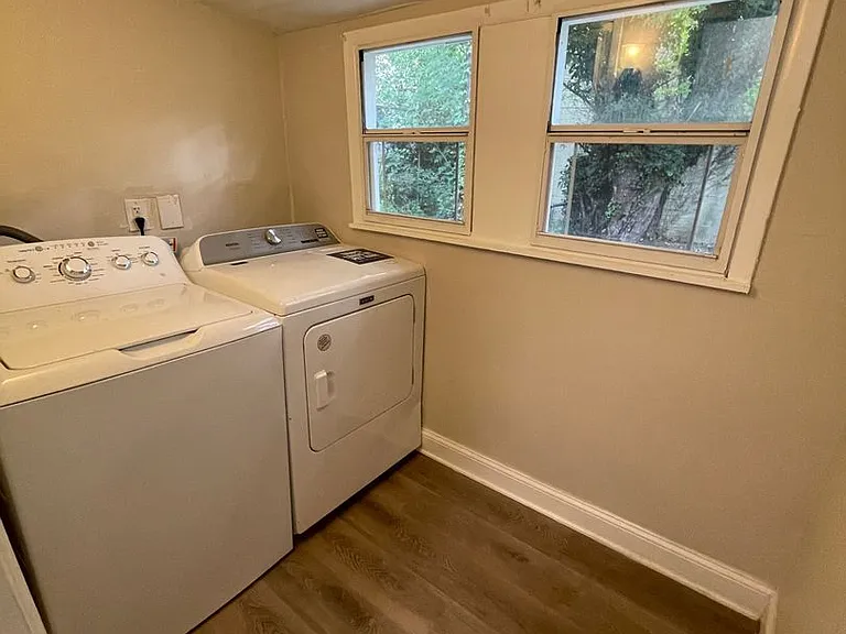 1127 Walnut St — Photo 15