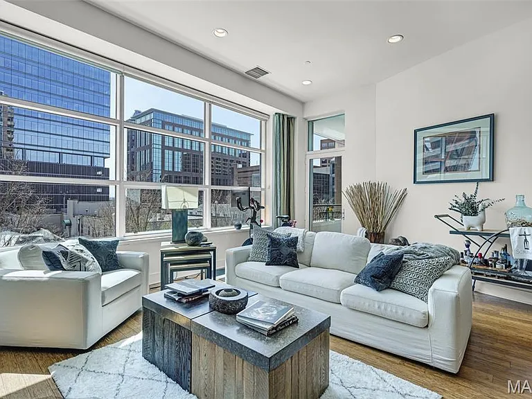 8025 Maryland Ave #2H — Photo 2
