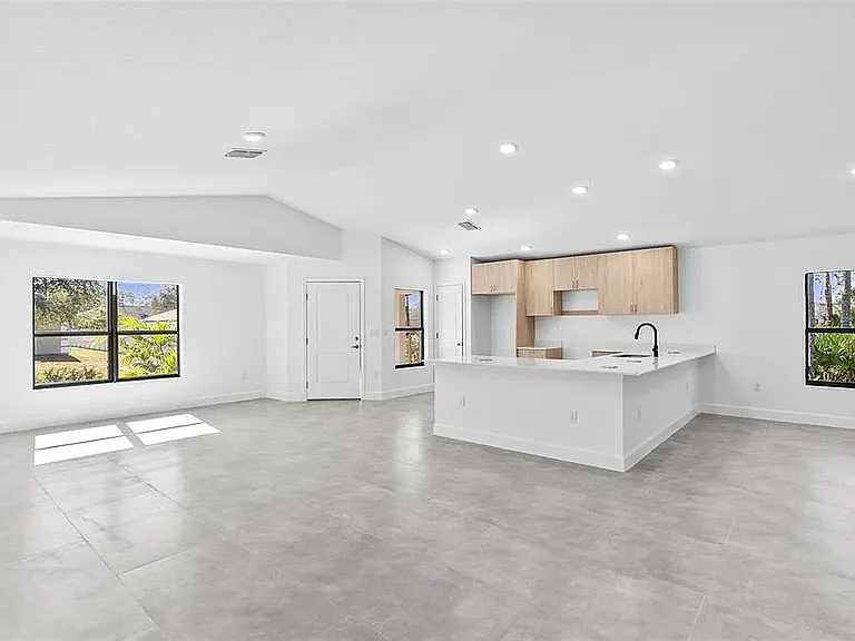 1660 Lizette St SE #1660 — Photo 4