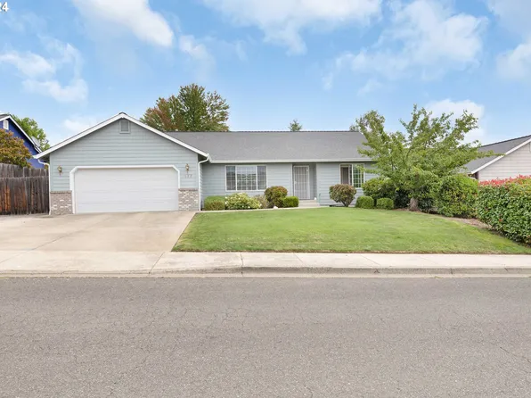 177 NW Woodduck St, Winston, OR 97496