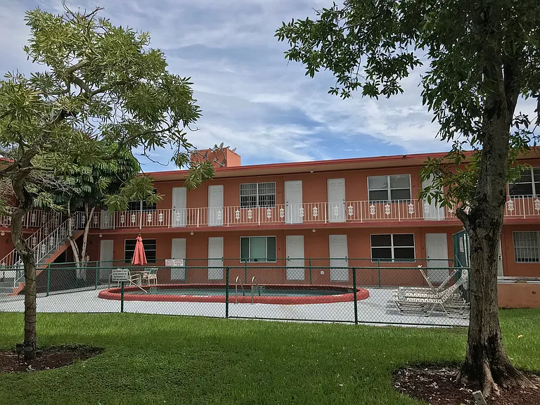 4550 SW 67th Ave — Photo 13