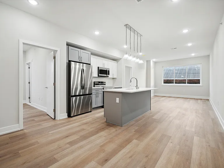 701 N 40th St #6 — Photo 2