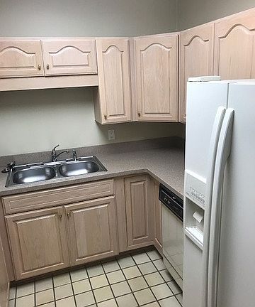 2nd image of 1 Towers Park Ln APT 504