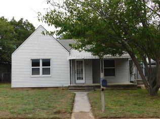 421 N 4th St, Jacksboro, TX 76458