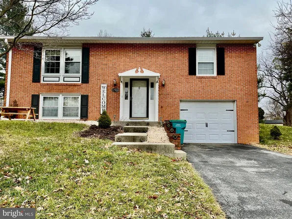 17824 Greentree Ln, Hagerstown, MD 21740