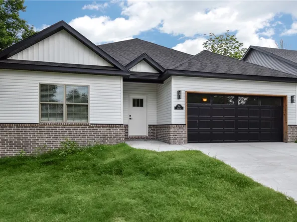 704 2nd Ave, Gravette, AR 72736