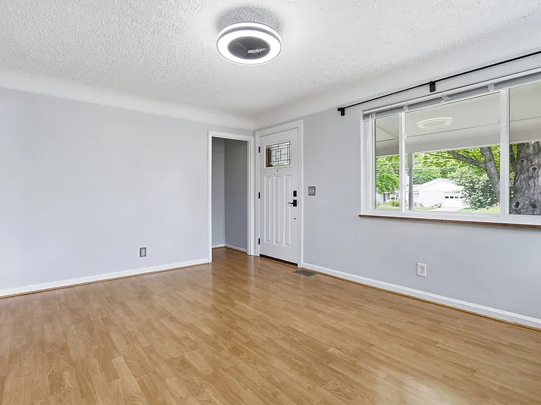 8330 Wexford Ave — Photo 23