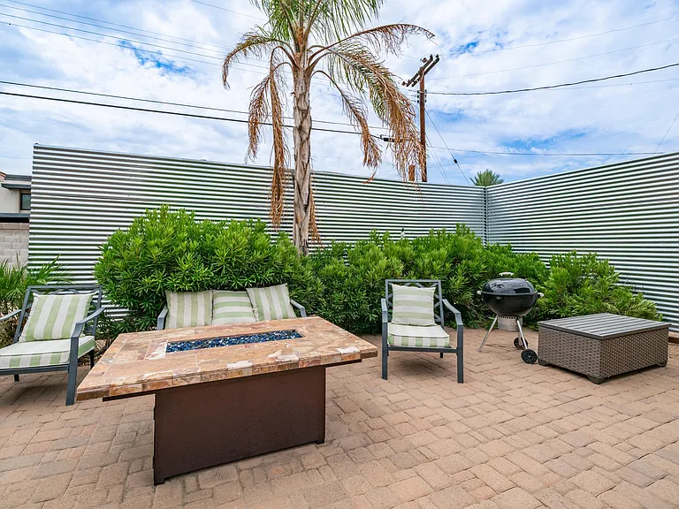 717 E Palmaire Ave — Photo 27
