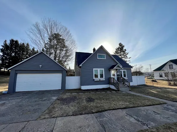 1220 N 3rd Ave, Iron River, MI 49935