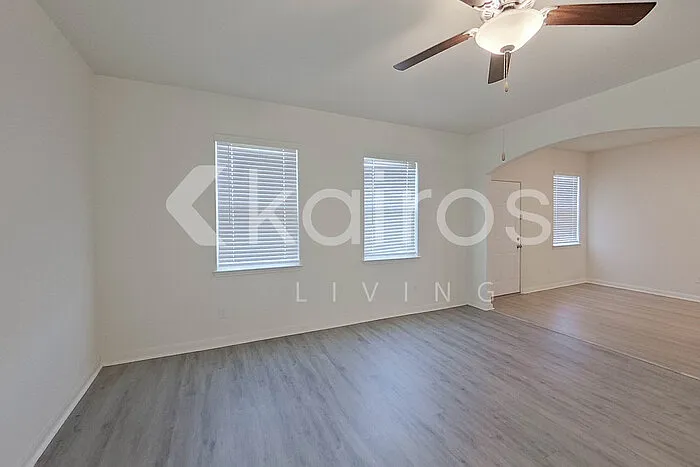 3 bed, 2.5 bath, 2046 sqft, $2,095 — Photo 4