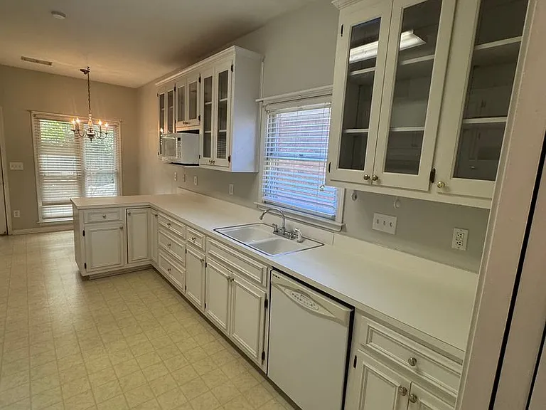 1450 Crenshaw Pl S — Photo 13