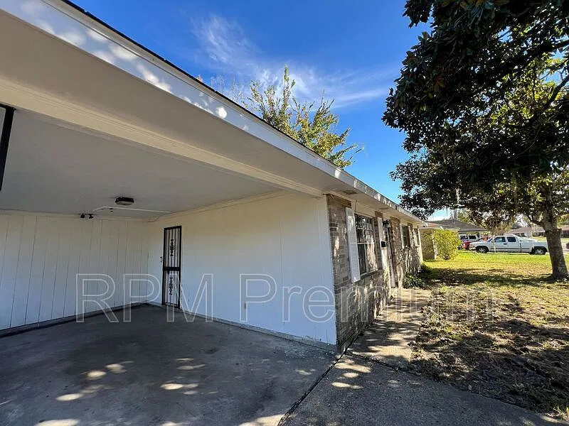 3 bed, 1.5 bath, 1180 sqft, $1,350 — Photo 3