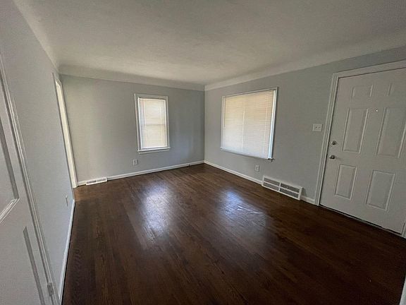 3rd image of 21327 Eastwood Blvd