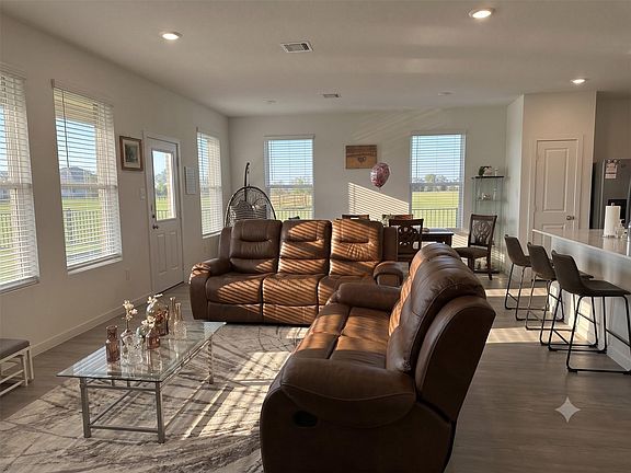 3rd image of 2605 Lago Costa Dr