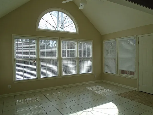 629 Victorian Cir — Photo 4
