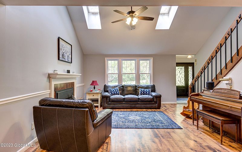 4th image of 16 Amber Way
