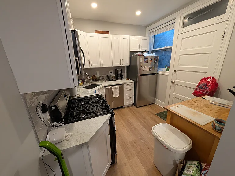 1301 W Roscoe St #1 — Photo 9