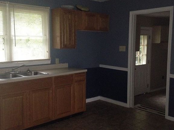 3rd image of 162 Willard Ave