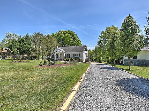 3rd image of 1461 Holston Dr