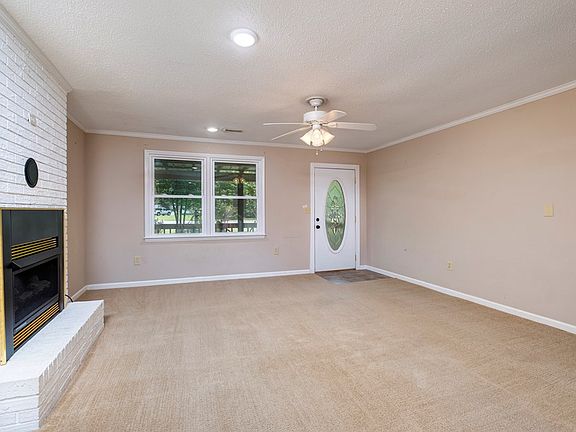 4th image of 2601 Hilldale Dr