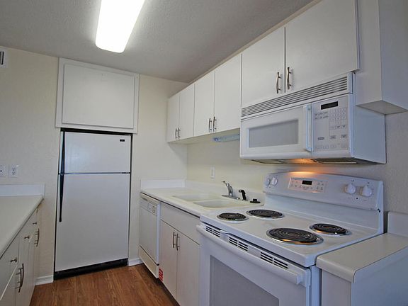 5th image of 683 Nautilus Ct Unit 213