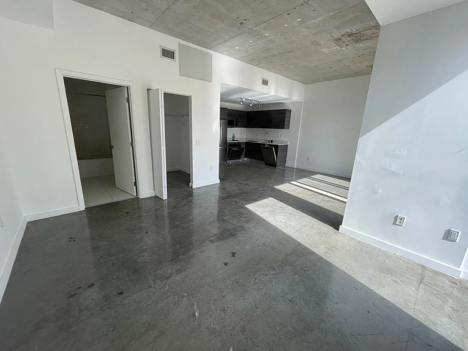 1 bed, 526 sqft, $2,450 — Photo 3