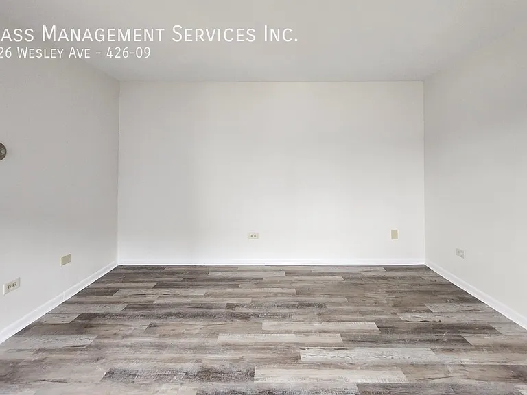 426 Wesley Ave #9 — Photo 4