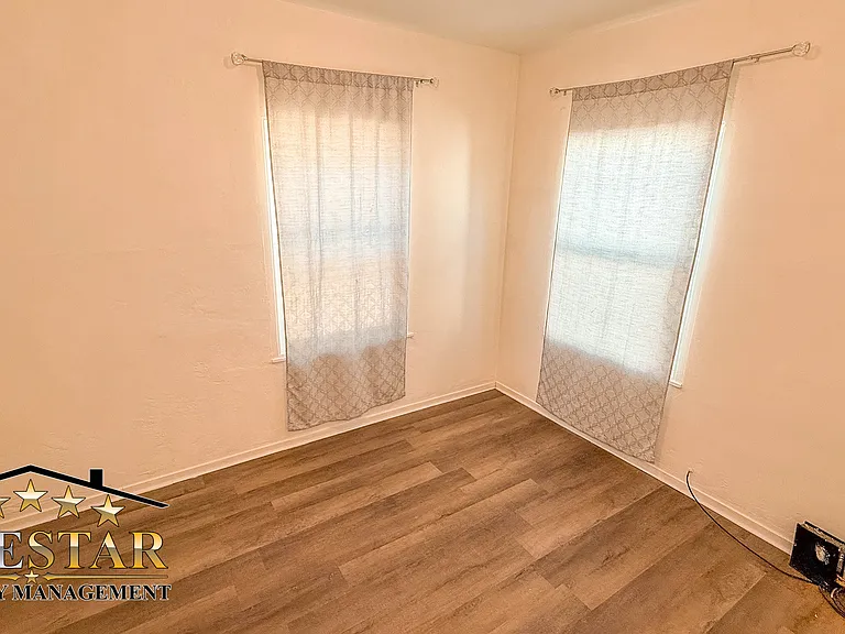 703 Woodrow Ave — Photo 12