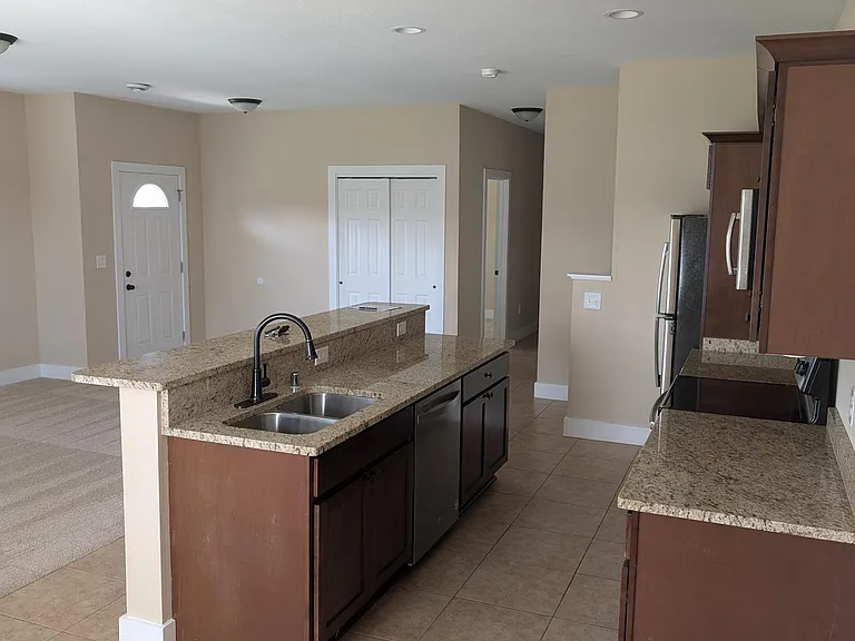 S15W22189 Overlook Ct — Photo 3