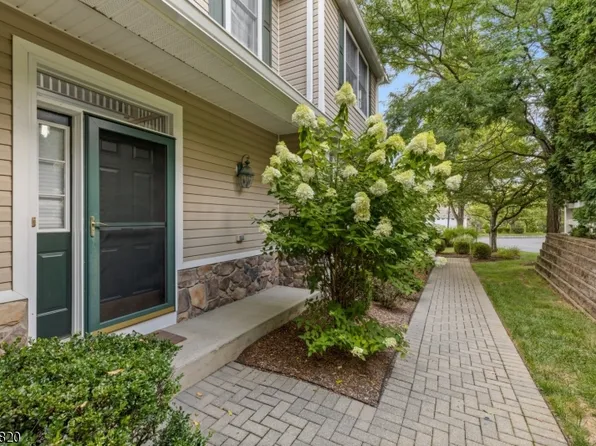 1 Pebble Beach Dr, Livingston Twp., NJ 07039