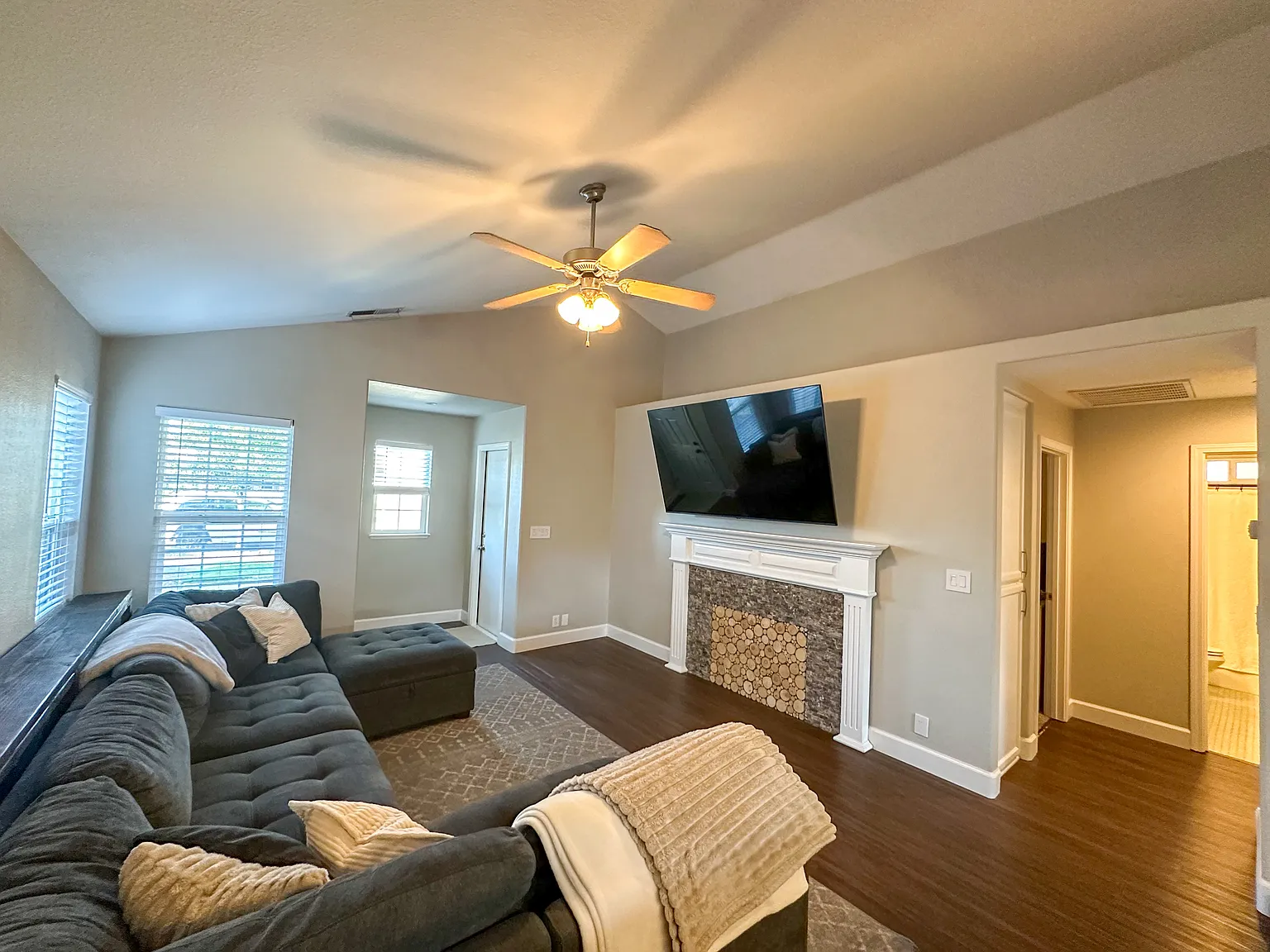 3 bed, 1126 sqft, $2,500 — Photo 2