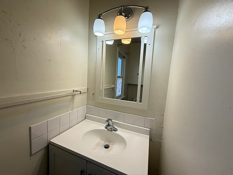 231 W 4th St #2 — Photo 19