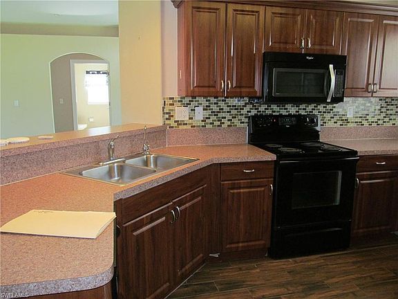 4th image of 617 Chattman St E