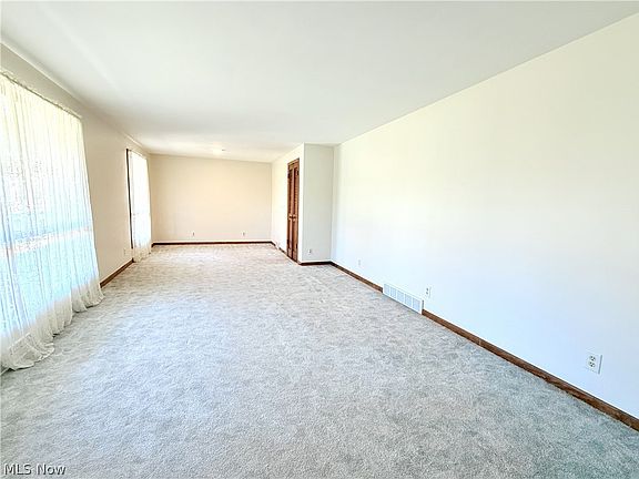 4th image of 3194 Beaumont Ave NW