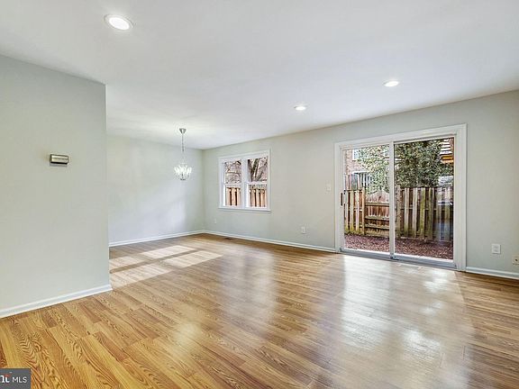 2nd image of 15 Honey Brook Ln