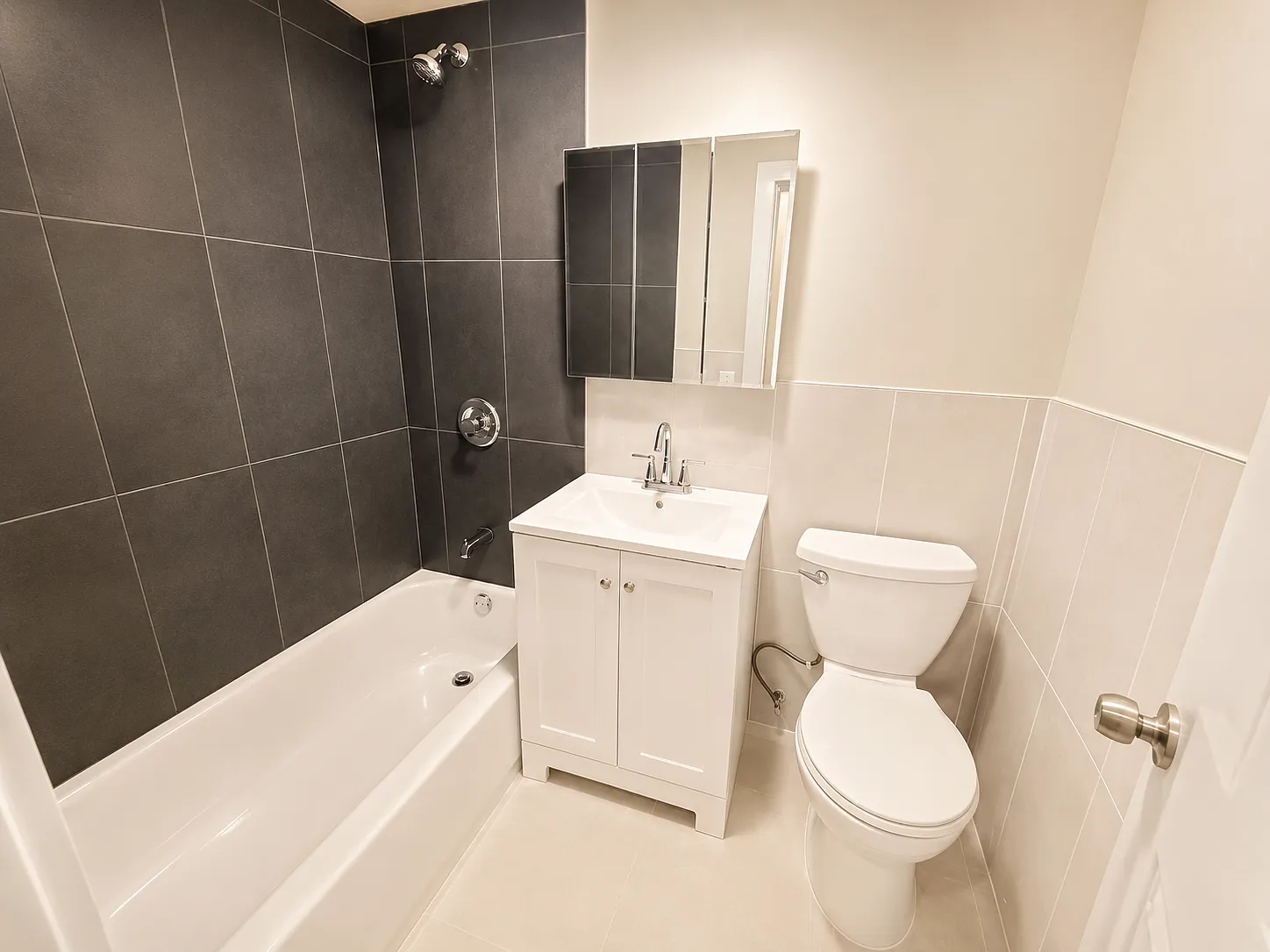 2 bed, 650 sqft, $1,750 — Photo 3
