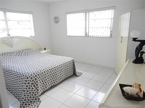5th image of 17090 NE 14th Ave APT 215