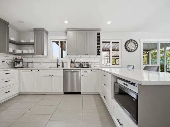 21139 Cook Ave, Maple Ridge, BC V2X 7P7