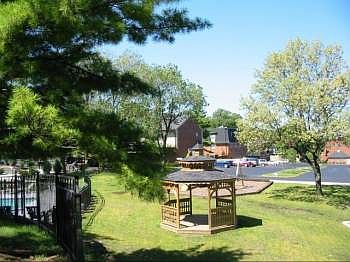 5th image of 1074 Park Ln
