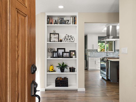 4th image of 5632 Moon St NE