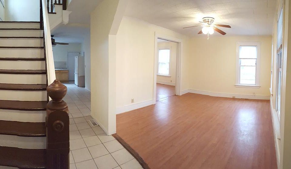 View from front door /Living rm