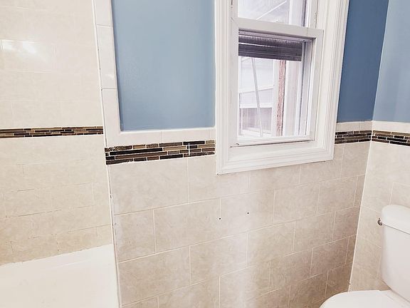 5th image of 110 Williams St APT 101